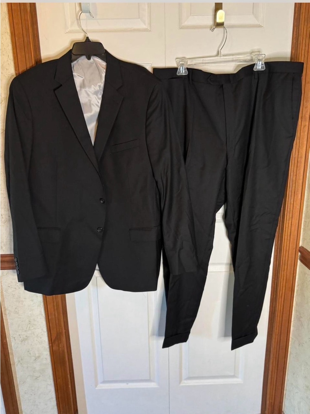 Men's Black Two-Piece Suit - Classic Formal Blazer & Trousers